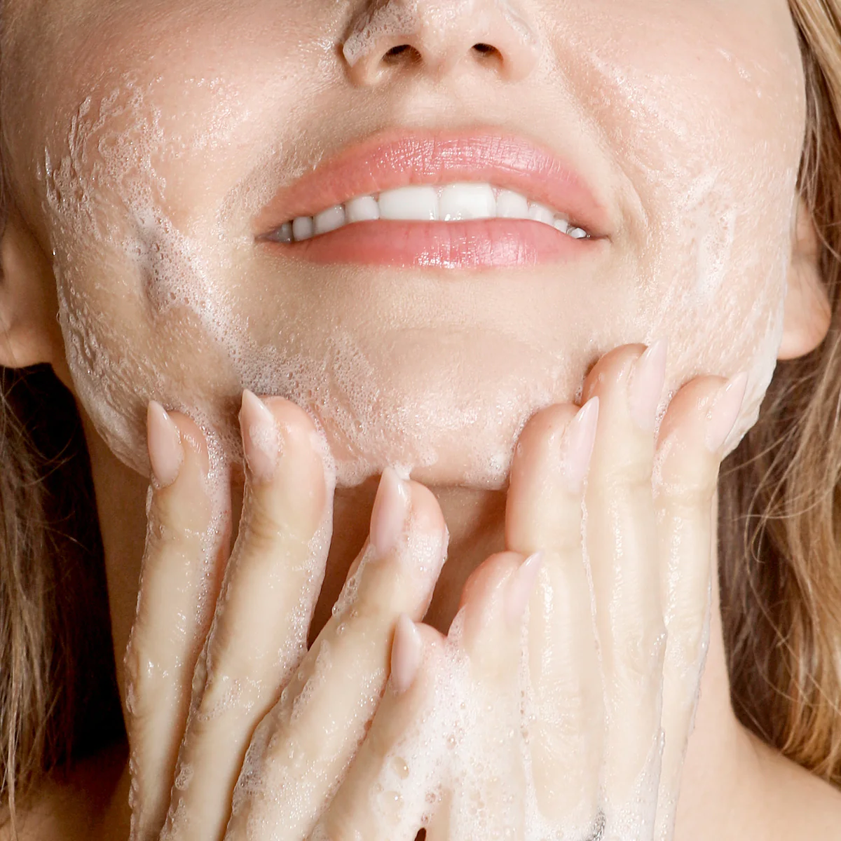 Turmeric Glow Foaming Cleanser - Image 3